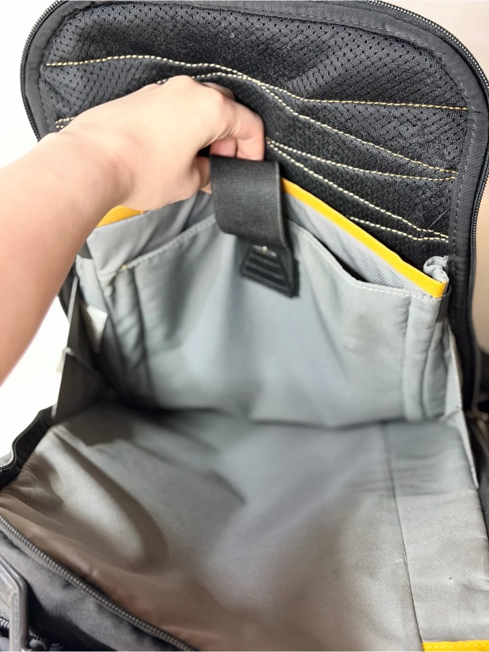 Discontinued Samsonite Travel Laptop Backpack Leather Nylon Women’s Unisex 18in